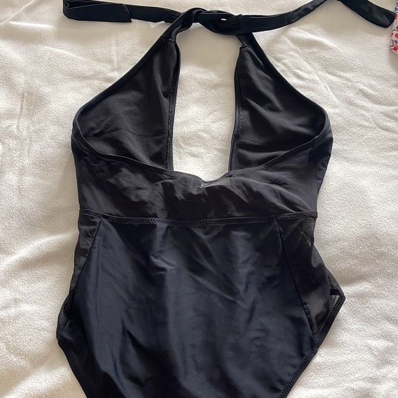 Windsor One-piece - Picture 5 of 5